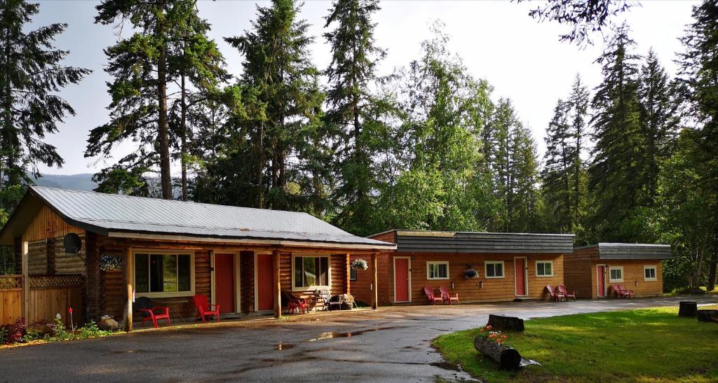motel and cabins in clearwater, bc.